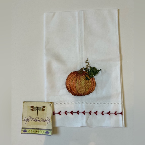 PEKING HANDICRAFT NATURES HARVEST PUMPKIN DESIGNS GUEST TOWELS. SET OF 2. NEW - Picture 3 of 6
